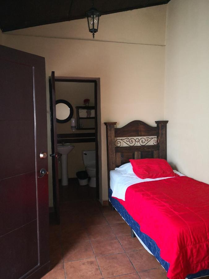 Hotel San Judas Tadeo Garden Antigua Bagian luar foto