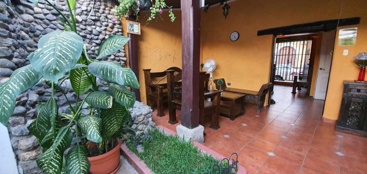 Hotel San Judas Tadeo Garden Antigua Bagian luar foto